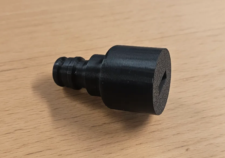 Hageslange til USB-overgang – Verdens minst nyttige adapter