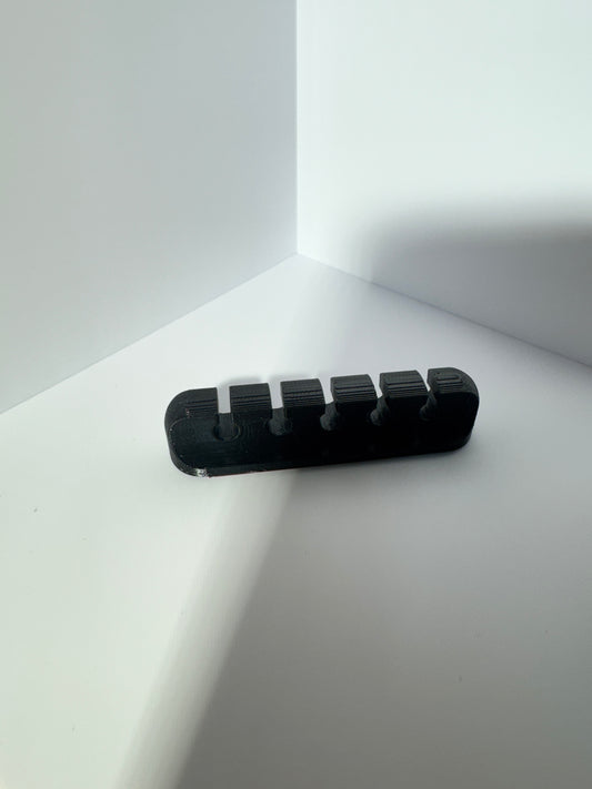 Kabelholder med 5 spor – Ryddig skrivebord på 3 sekunder