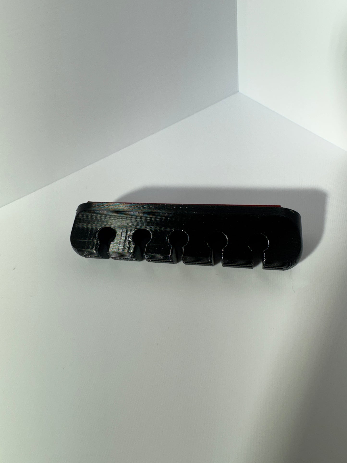 Kabelholder med 5 spor – Ryddig skrivebord på 3 sekunder