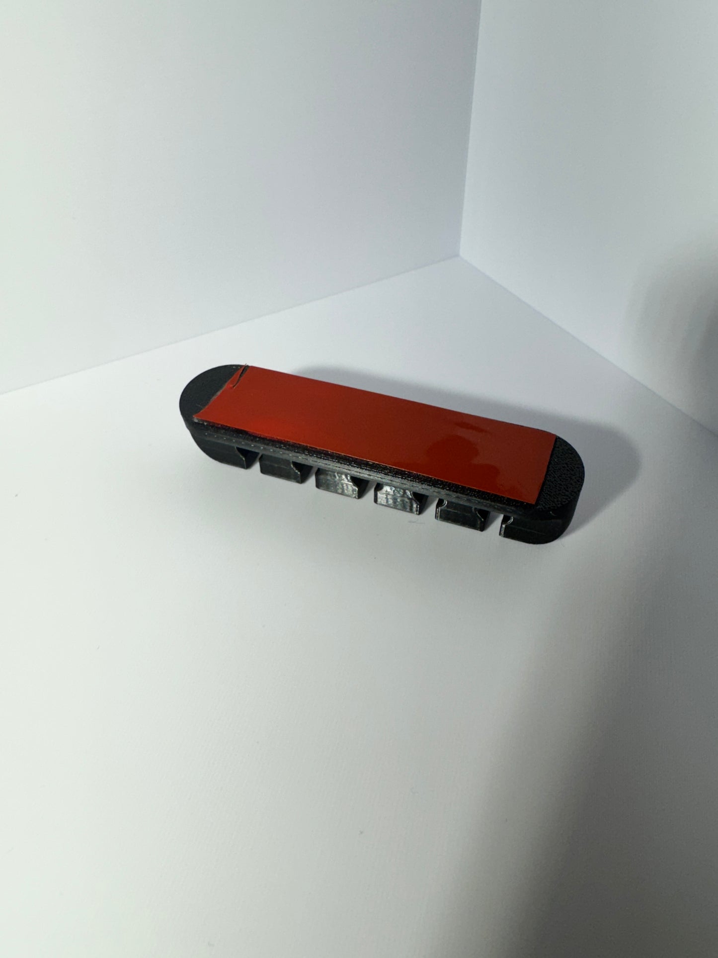 Kabelholder med 5 spor – Ryddig skrivebord på 3 sekunder