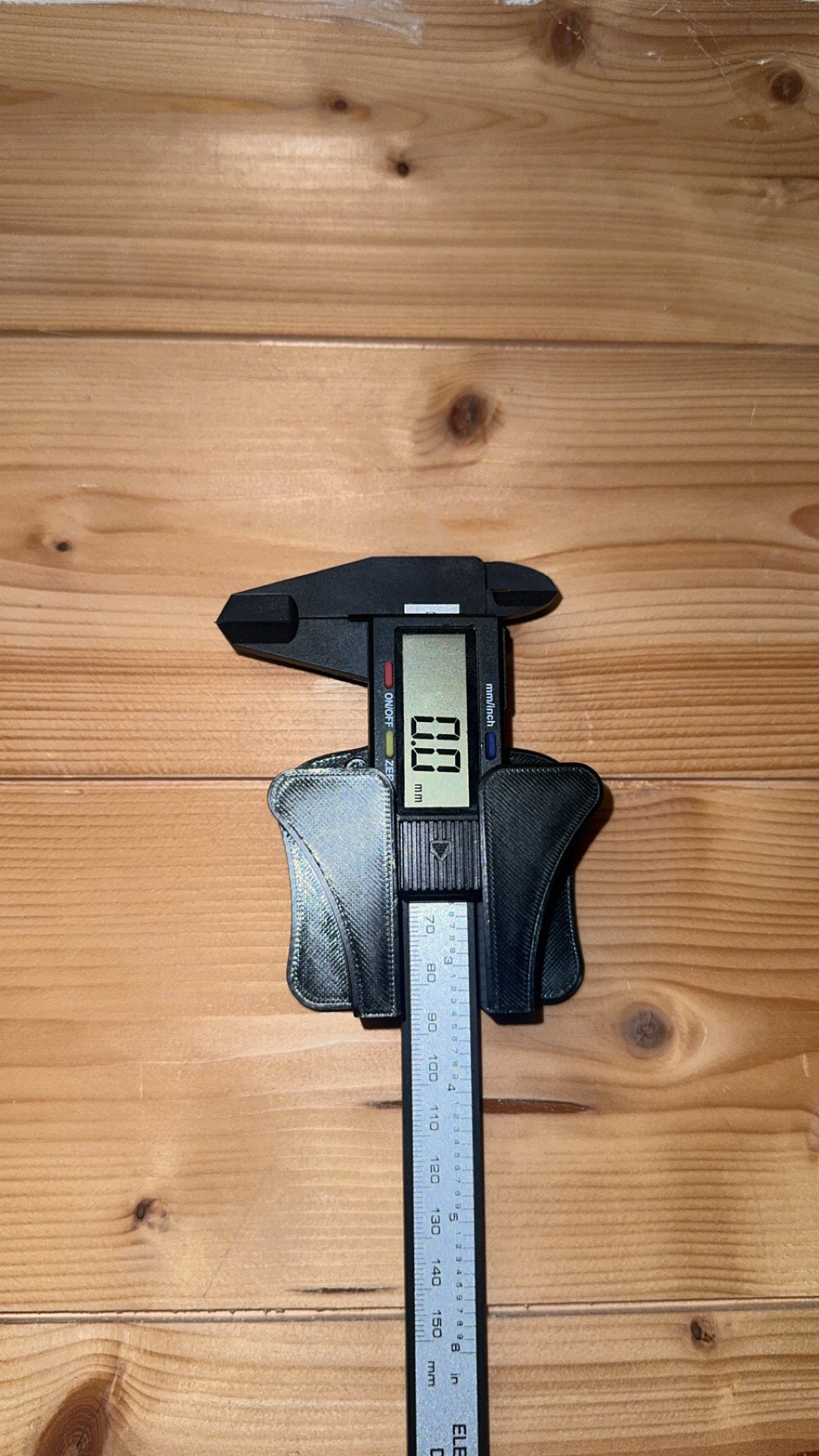 Veggholder for digital skyvelære