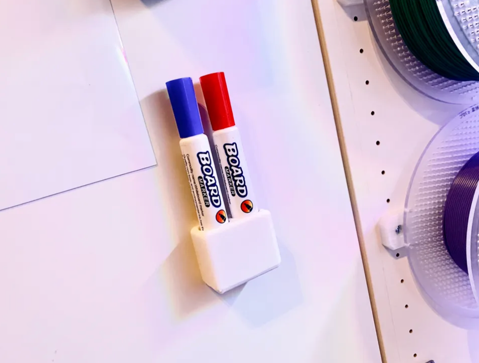 Holder for whiteboard-tusjer – 2 plasser