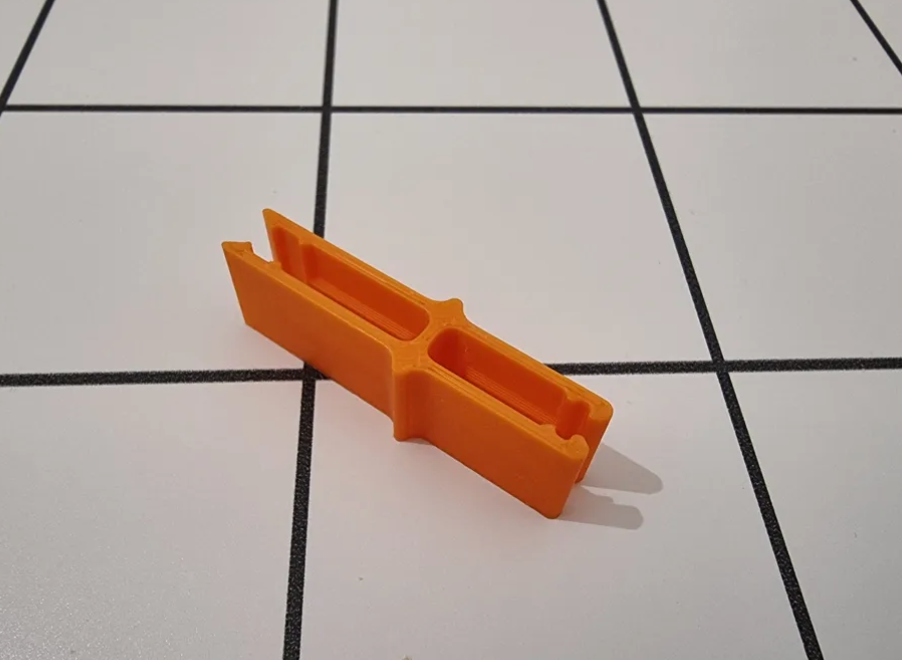 Sikringsklo / sikringstang – gjør det enkelt å bytte bilsikringer